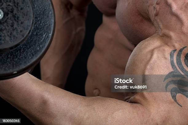 Ćwiczyć - zdjęcia stockowe i więcej obrazów Aktywny tryb życia - Aktywny tryb życia, Bez koszulki, Biceps