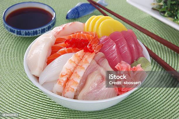 Chirashi Sushi - Fotografie stock e altre immagini di Alimentazione sana - Alimentazione sana, Asazuke, Bacchette cinesi