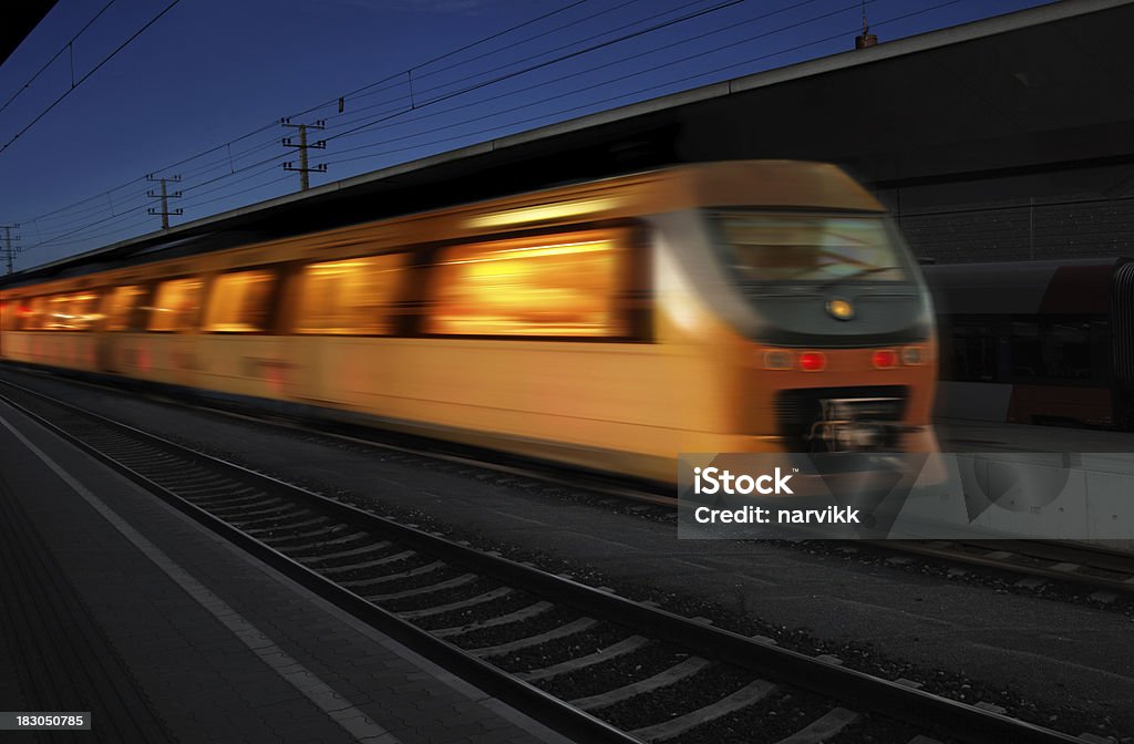 Nacht-Express - Lizenzfrei Bahngleis Stock-Foto