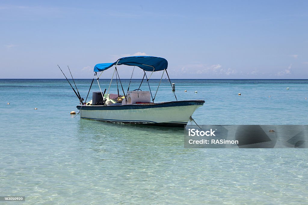 Petit bateau de pêche privés - Photo de Bateau de pêche libre de droits