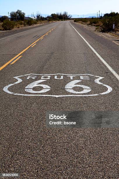 Route 66 Foto de stock y más banco de imágenes de Aire libre - Aire libre, Arizona, Asfalto