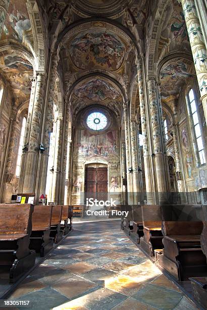 Nawa Główna Z Gotyckiej Katedry W Tryb Hdr Włochy - zdjęcia stockowe i więcej obrazów Architektura - Architektura, Bez ludzi, Bóg