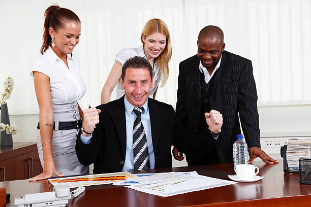 equipo de negocios en reunión bajo - cheering business three people teamwork fotografías e imágenes de stock