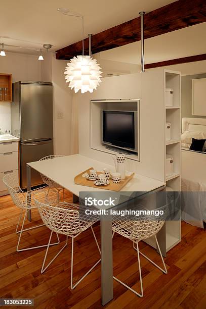 Foto de Moderno Apartamento Mobiliados e mais fotos de stock de Apartamento - Apartamento, Estereótipo de Classe Média, Sala de jantar