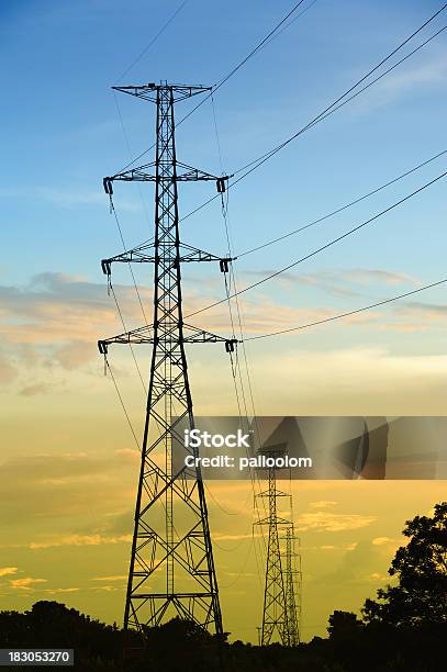 Wieża Elektrycznych - zdjęcia stockowe i więcej obrazów Linia - Linia, Znak wysokie napięcie, Elektryczność