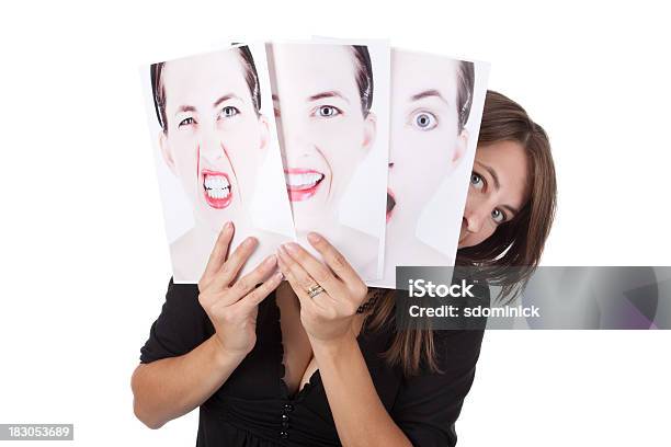 Mujer Detrás De Echar Un Vistazo A Las Fotos De Sus Emociones Foto de stock y más banco de imágenes de Trastorno bipolar