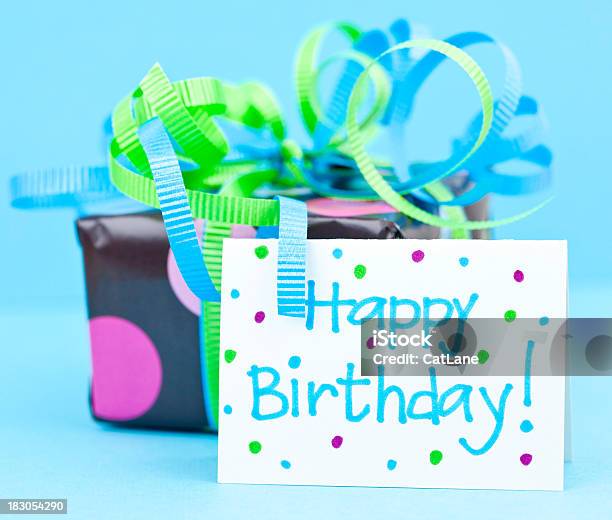 ハッピーバースデーツーユー - 誕生日カードのストックフォトや画像を多数ご用意 - 誕生日カード, お祝い, ちょう結び