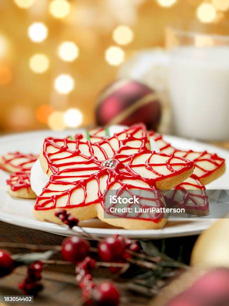 Estrellas En Forma De Azúcar Cookies En Navidad Tiempo Foto de stock y más banco de imágenes de Adorno de navidad