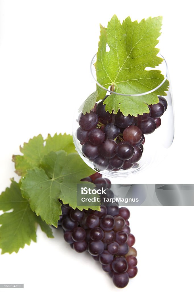 Красный виноград и вино стекло - Стоковые фото Без людей роялти-фри
