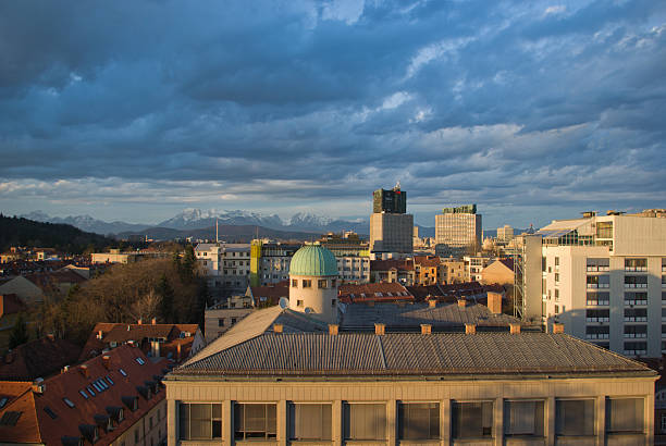 Nubes sobre Liubliana - foto de stock