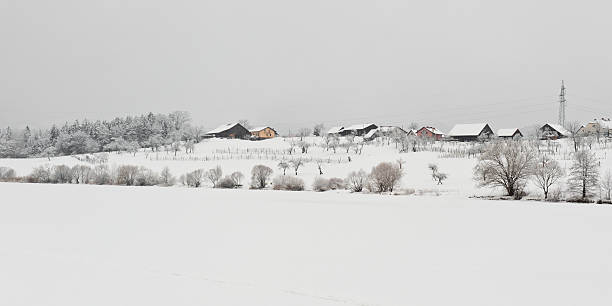 Lake mit Schnee bedeckt – Foto