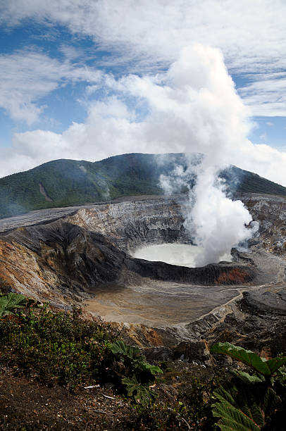 istock Poas. Costa Rica 183055209