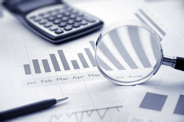 analizar - analyzing chart scrutiny planning fotografías e imágenes de stock