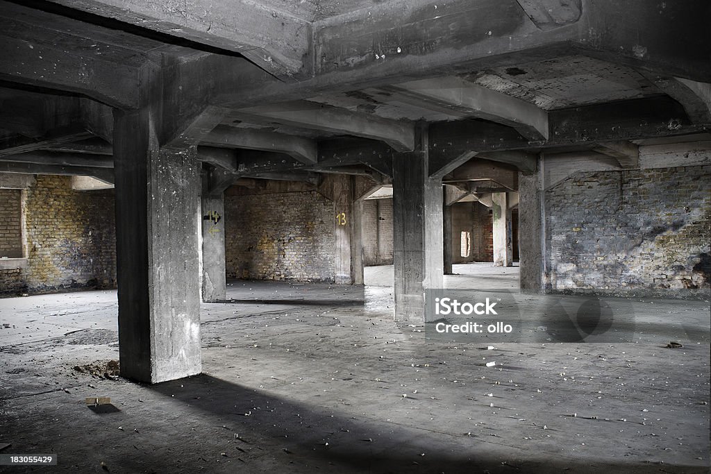 Vecchio Demolito e abbandonato edificio di fabbrica - Foto stock royalty-free di Ambientazione interna