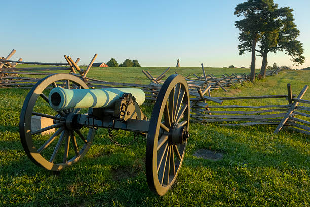 istock Sunrise Lighting up a Cannon Standing Guard at Gettysburg Battlefield 183055875