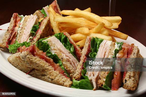 Club Sandwich Di Tacchino - Fotografie stock e altre immagini di Sandwich a strati - Sandwich a strati, Carne di tacchino, Patatine fritte