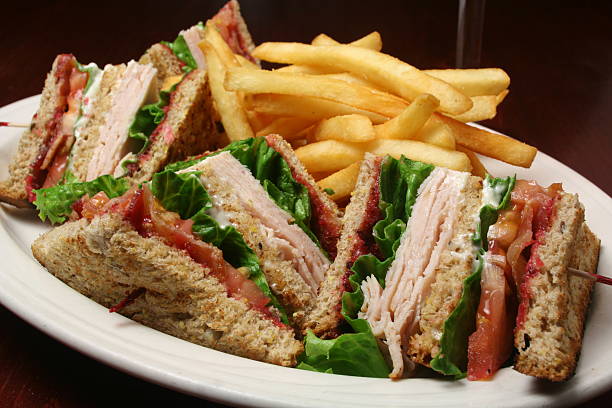 turquia sanduíche club - club sandwich sandwich french fries turkey imagens e fotografias de stock