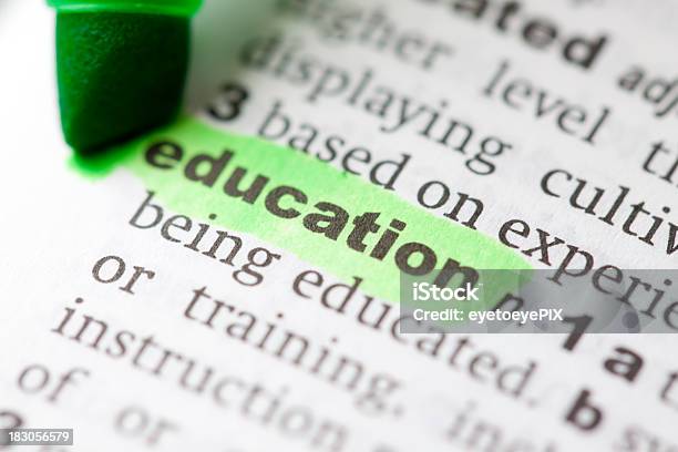 Hervorgehoben Bildung Im Wörterbuch Stockfoto und mehr Bilder von Bildung - Bildung, Wörterbuch, Bibliothek