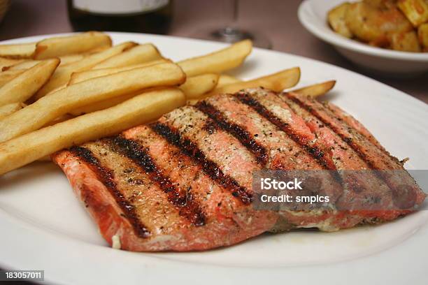 Foto de Grelhado De Salmão Vermelho e mais fotos de stock de Comida e bebida - Comida e bebida, Fotografia - Imagem, Frutos do mar