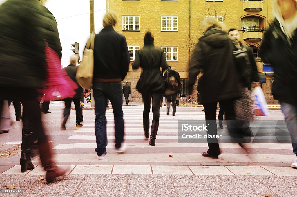 Jeunes traverser la rue, motion blur - Photo de Activité libre de droits