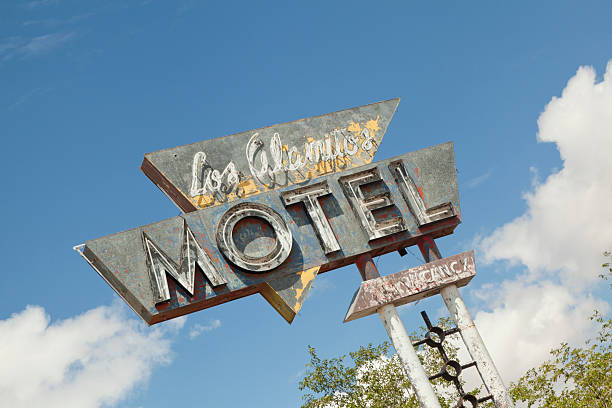 포기됨 모텔 팻말, route 66, 그런지 - route 66 sign hotel retro revival 뉴스 사진 이미지