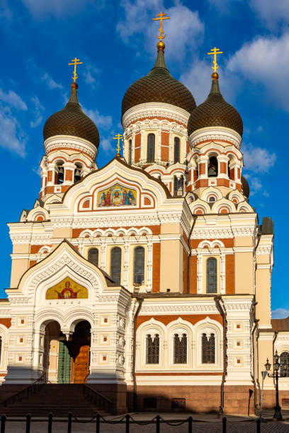 alexander nevsky cathedral on toompea hill in tallinn, estonia - medieval autumn cathedral vertical imagens e fotografias de stock