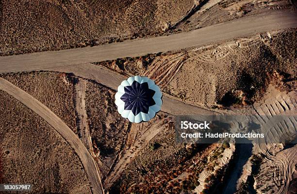 Foto de Balão De Ar Quente Foto De Cabeça e mais fotos de stock de Balão de ar quente - Balão de ar quente, Acima, Vista Aérea