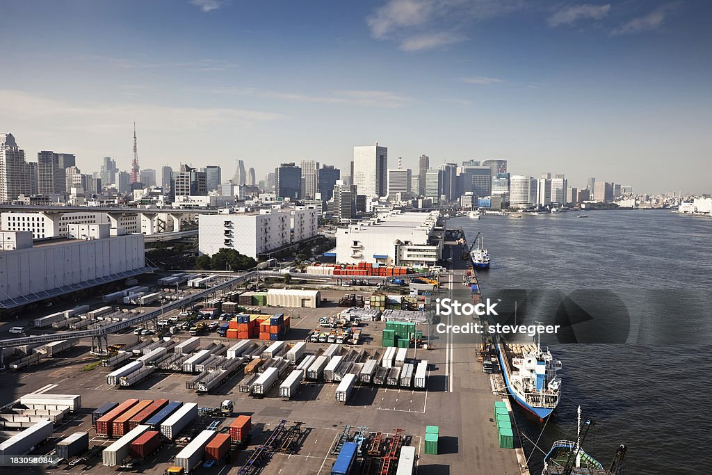 Recipientes, buques y de los edificios de la ciudad de Tokyo - Foto de stock de Ciudad libre de derechos