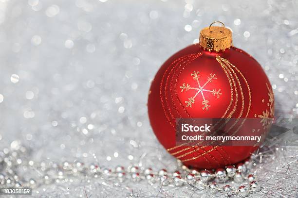 Natal Com Espaço Para Texto - Fotografias de stock e mais imagens de Bola de Árvore de Natal - Bola de Árvore de Natal, Branco, Claro