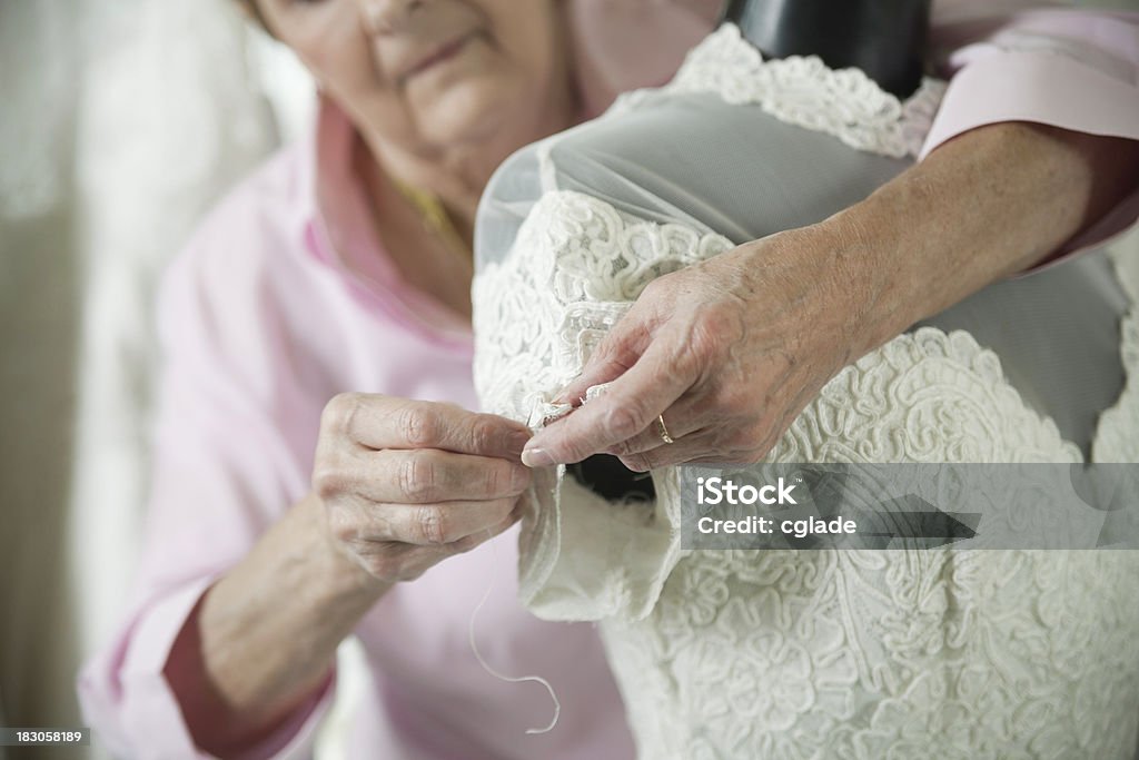Elderly 손을 바느질하기 클로즈업 - 로열티 프리 노인 스톡 사진