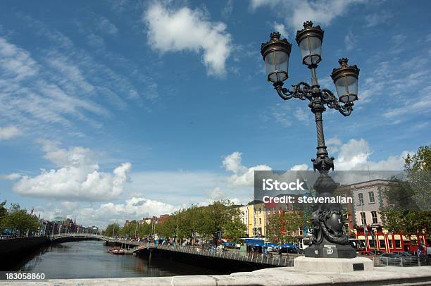 Rzeka Liffey Dublin - zdjęcia stockowe i więcej obrazów Bez ludzi - Bez ludzi, Cięcie w linii środkowej, Dublin - Irlandia