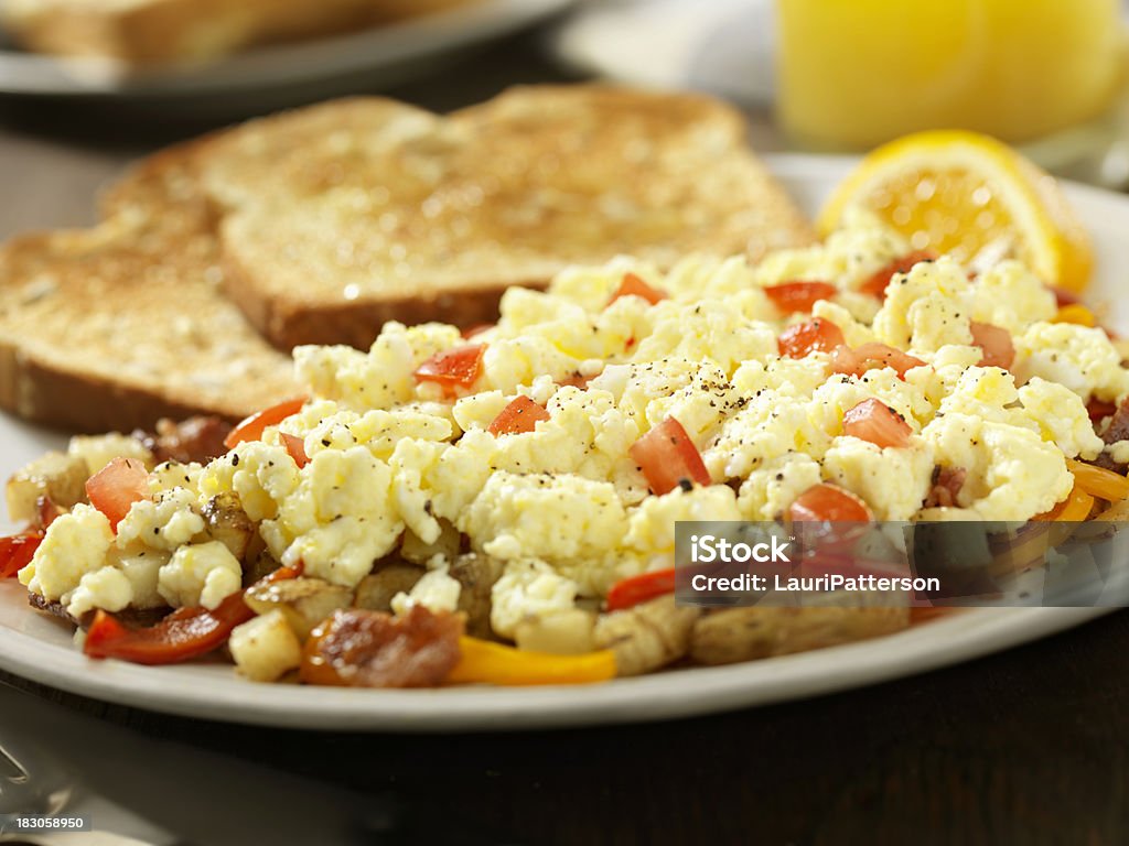 Ovos mexidos com batata Hash Browns - Foto de stock de Lanchonete royalty-free