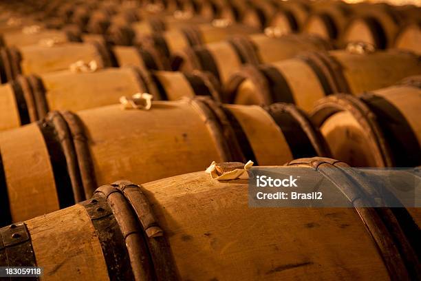 Foto de Winecellar e mais fotos de stock de Barril - Barril, Processo de Envelhecimento, Vinho