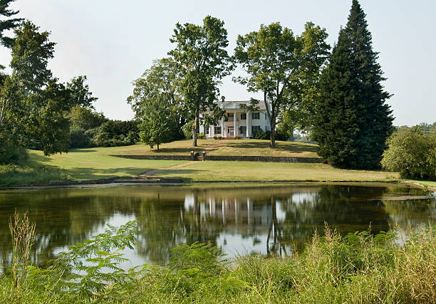 istock Antebellum Mansion - Southeastern United States 183059192