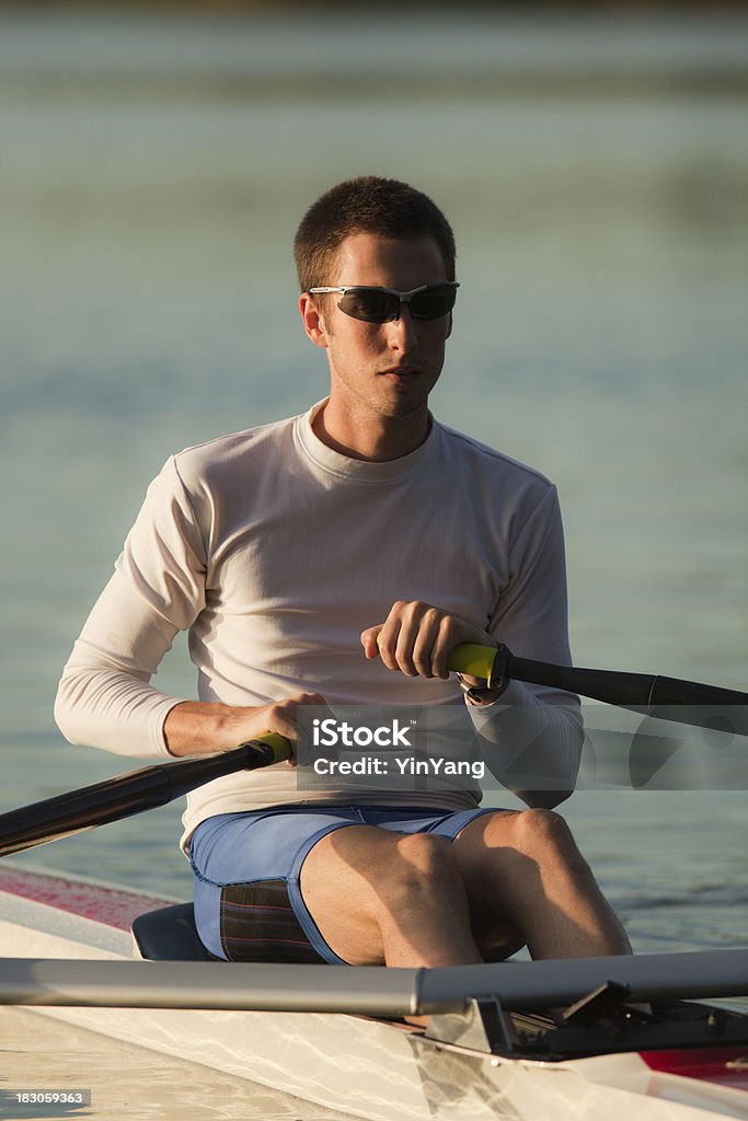 Portret sportowca w Wioślarstwo dwuwiosłowe Boat Vt - Zbiór zdjęć royalty-free (20-29 lat)