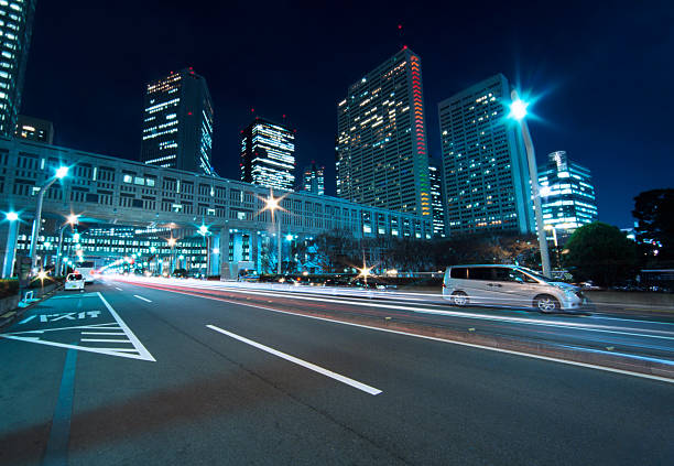 tóquio noite street - car driving transportation tokyo prefecture - fotografias e filmes do acervo