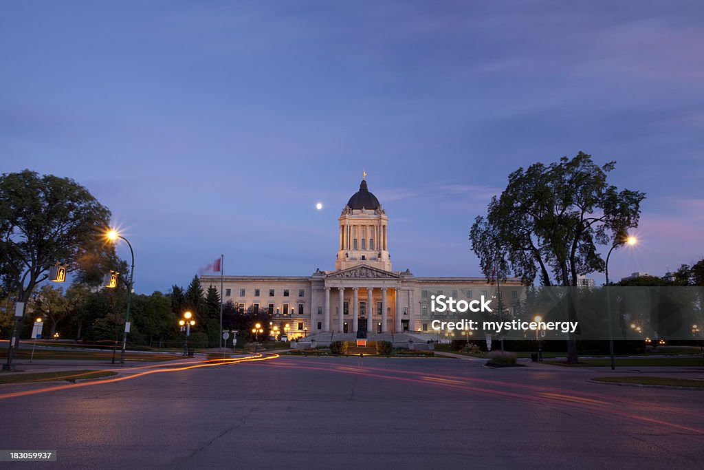 Edificio legislativo Manitoba - Foto de stock de Anochecer libre de derechos