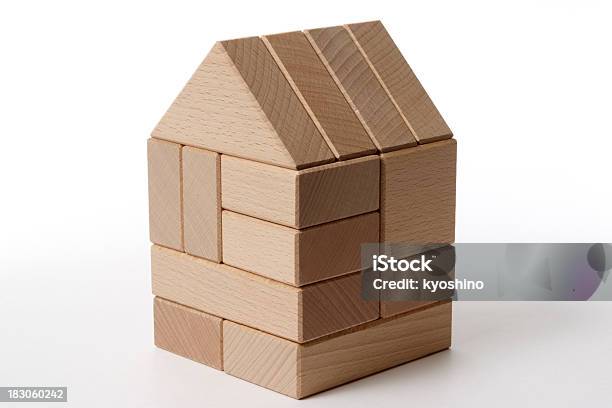 絶縁ショットの木製ブロックの家を白背景 - 家のストックフォトや画像を多数ご用意 - 家, 積み木, 建設