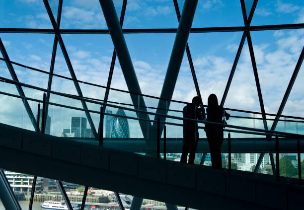 istock Couple silhouetted against London skyline 183060794
