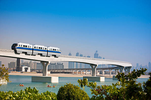 未来的なドバイ - water architecture train united arab emirates ストックフォトと画像