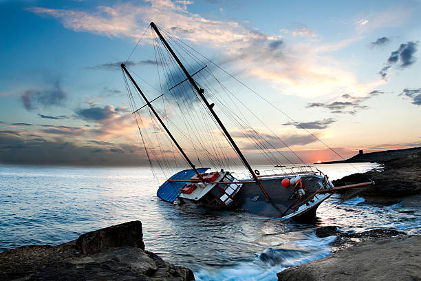 shipwreck - solitude remote sailboat horizontal stock-fotos und bilder