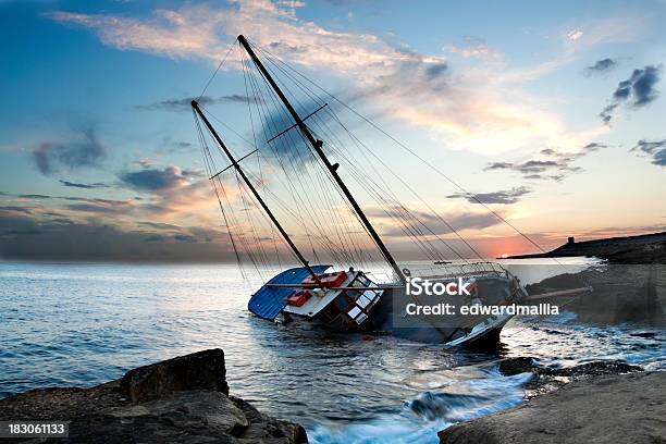 難破船 - 船舶事故のストックフォトや画像を多数ご用意 - 船舶事故, マルタ島, ヨット