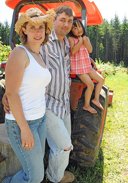 istock Farm Family 183061636