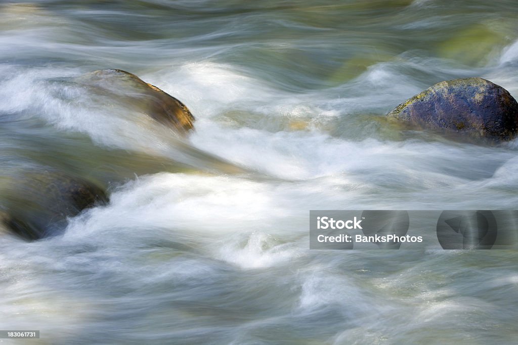 Fluss Wasser über die Felsen - Lizenzfrei Bach Stock-Foto