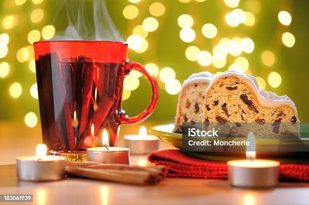 Weihnachtsstollen Mit Zimt Tee Stockfoto und mehr Bilder von Stollen - Stollen, Advent, Beleuchtet