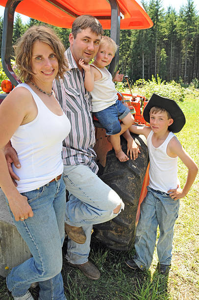 istock Farm Family 183062530