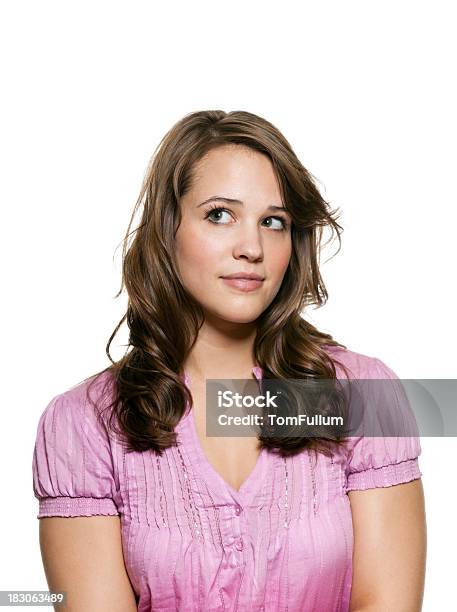 Bellissima Giovane Donna Guardando In Alto E Pensare - Fotografie stock e altre immagini di 16-17 anni