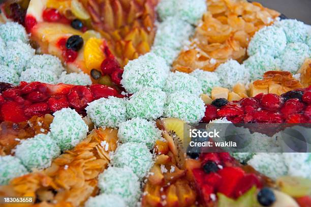 Süßigkeiten Cocos Und Kuchen Stockfoto und mehr Bilder von Abnehmen - Abnehmen, Backen, Biegung