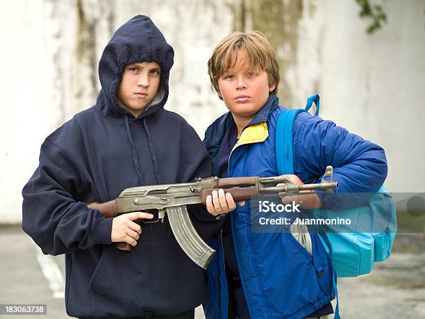 Photo libre de droit de Bienvenue Dans Le Bronx banque d'images et plus d'images libres de droit de AK-47 - AK-47, Enfant, Mitrailleuse