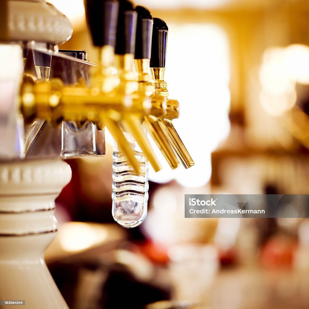 ビールタップ - アルコール飲料のロイヤリティフリーストックフォト